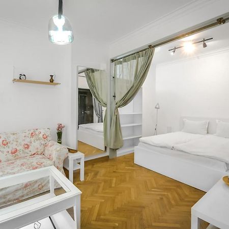 Floral Studio Retreat In Sofia City Center By Flat Mаnager エクステリア 写真