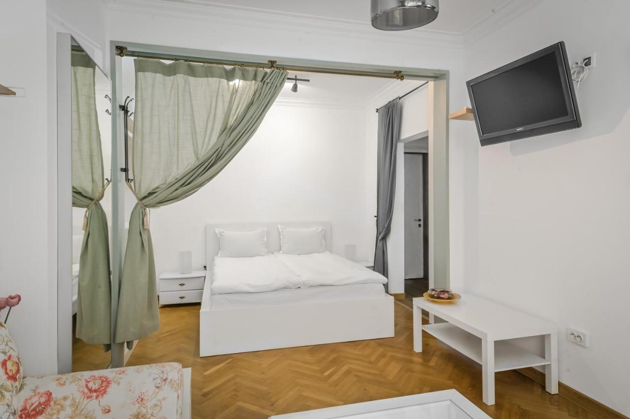 Floral Studio Retreat In Sofia City Center By Flat Mаnager エクステリア 写真