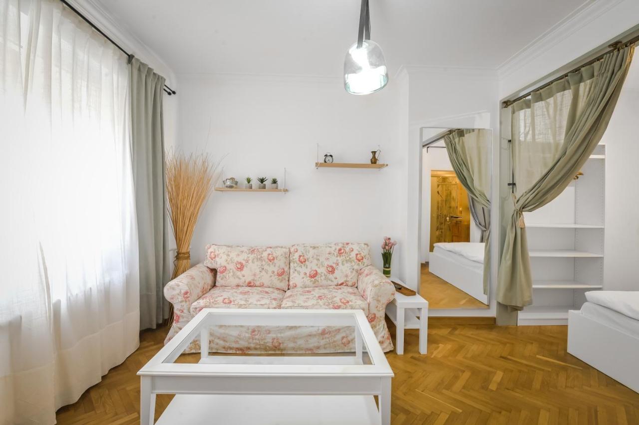 Floral Studio Retreat In Sofia City Center By Flat Mаnager エクステリア 写真